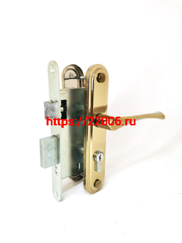 Замок Omega (Омега) врезной цилиндровый с защёлкой в комплекте с ручкой ЗВ7 (золото лак), 4 кл. Замок Omega (Омега) врезной цилиндровый с защёлкой в комплекте с ручкой ЗВ7 (золото лак), 4 кл.